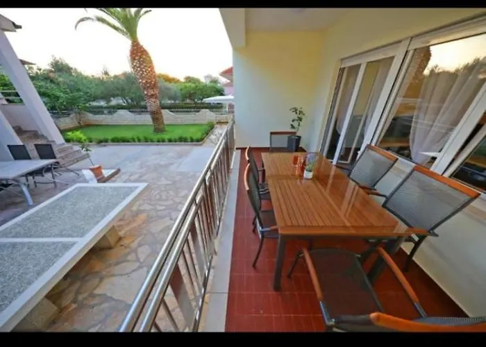 Zelic Apartament *